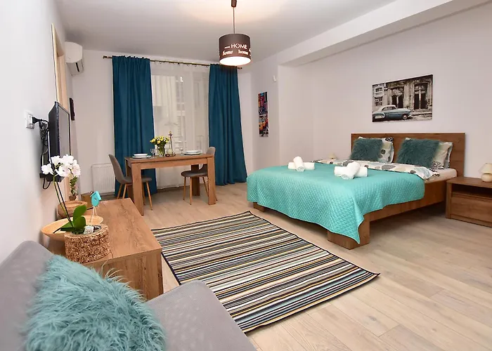 Near Cathedral Central Studio Bucureşti