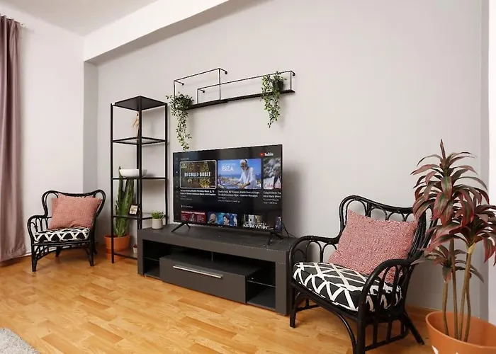 3 Bdrm Apartment In City Center Bucureşti