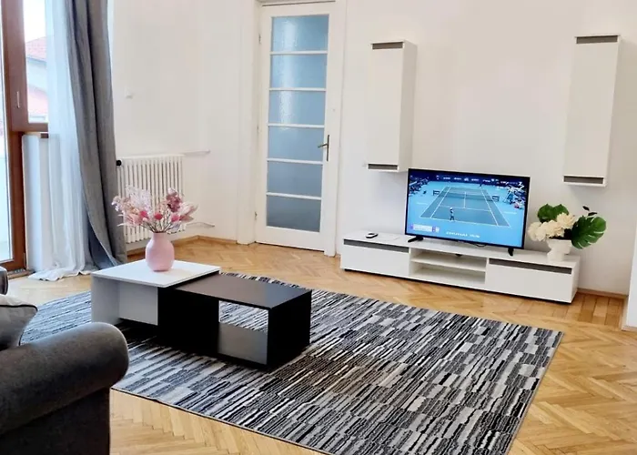 Cozy Apartment Near City Center Bucureşti