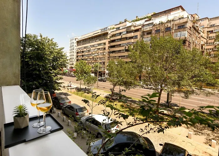 Downtown Oasis: Central Apartments With Cozy Charm Bucureşti