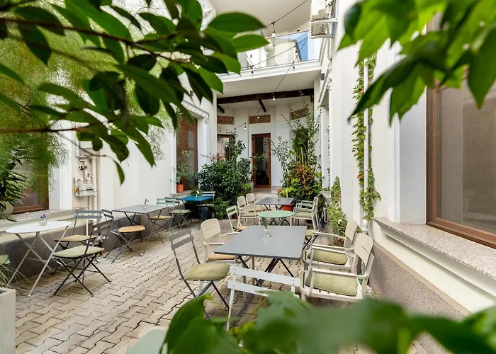Home Away From Home - Modern & Cozy Apartments Near Vibrant Unirii Area Bucureşti