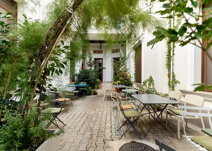 Home Away From Home - Modern & Cozy Apartments Near Vibrant Unirii Area Bucureşti