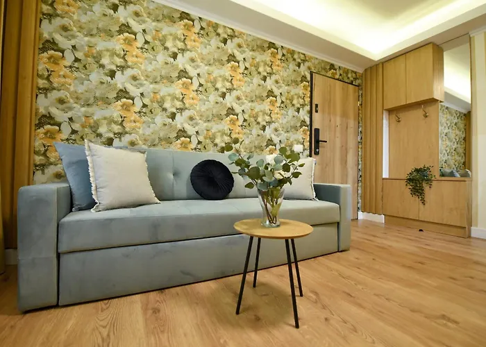 Home Away From Home - Modern & Cozy Apartments Near Vibrant Unirii Area Bucureşti