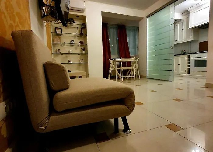 Central 2Br Apartment With Balcony - Italian Church & City View Bucureşti