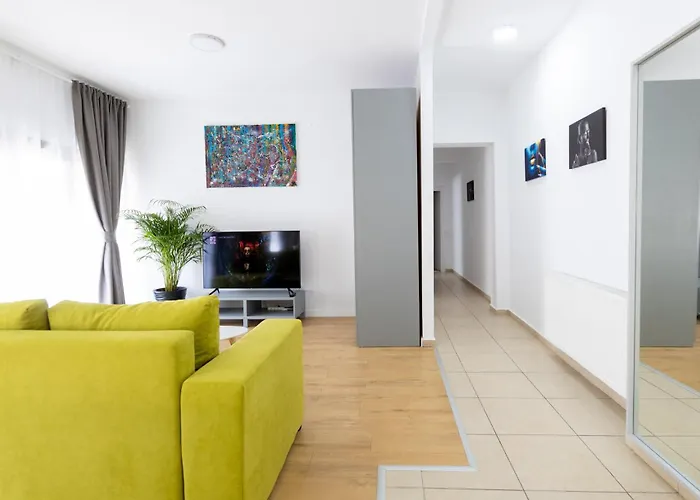Obor Central Oasis --Secured Parking Nearby --Self Check-In-- 1Min Metro Station Bucureşti