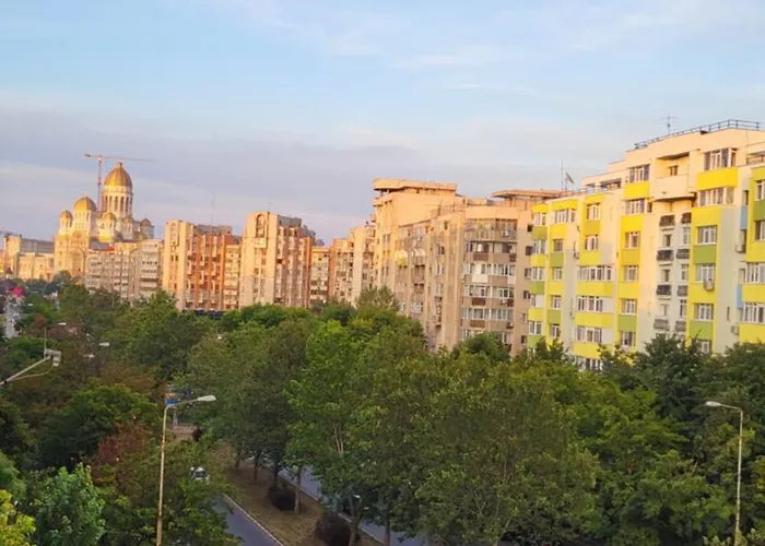 Elegant Apartment Near Marriott & Palace Of Parliament - Self Check-In & Water Filter Bucureşti