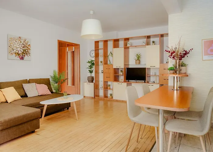 Old Town Chic 1 Bedroom W Self Check In Bucureşti