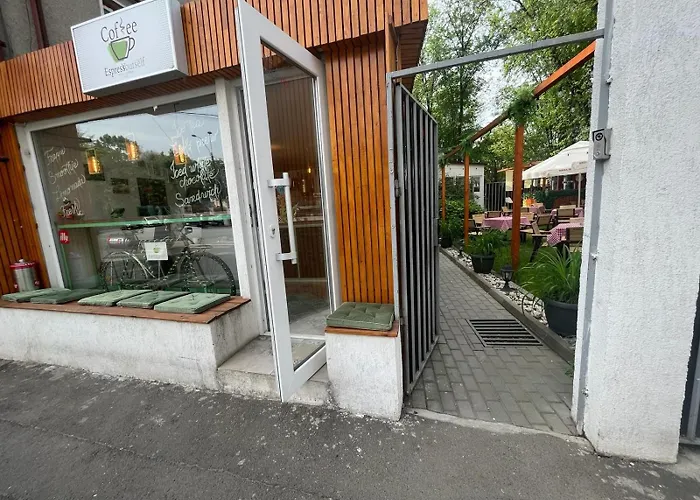 House Of Tourists Garden And More Bucureşti