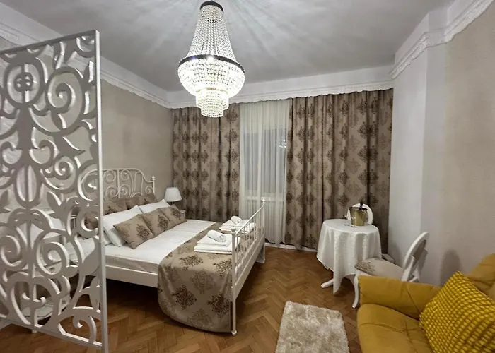 Universitate-Elegant-Champagne Gift- Self Check-In Bucureşti