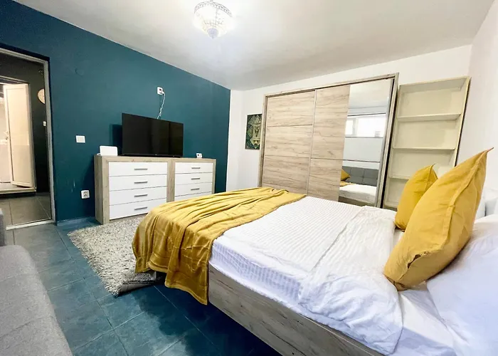 Blue Studio - Half Ground Level With Windows - Demisol Bucureşti