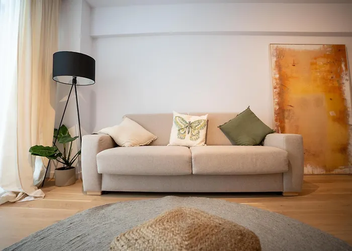The Level Sanctuary: Free Parking & Netflix Apartment Bucureşti