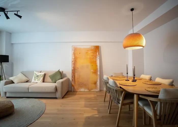 The Level Sanctuary: Free Parking & Netflix Apartment Bucureşti