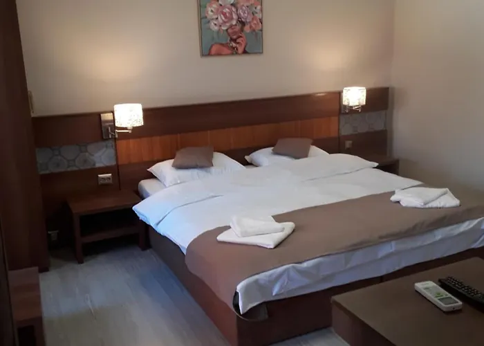 West Queen Private Parking Bucureşti