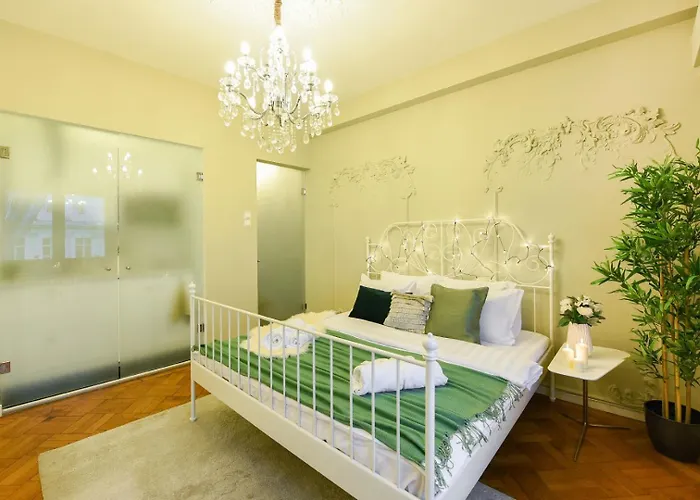 Cozy Studio Overlooking The Old Town Bucureşti