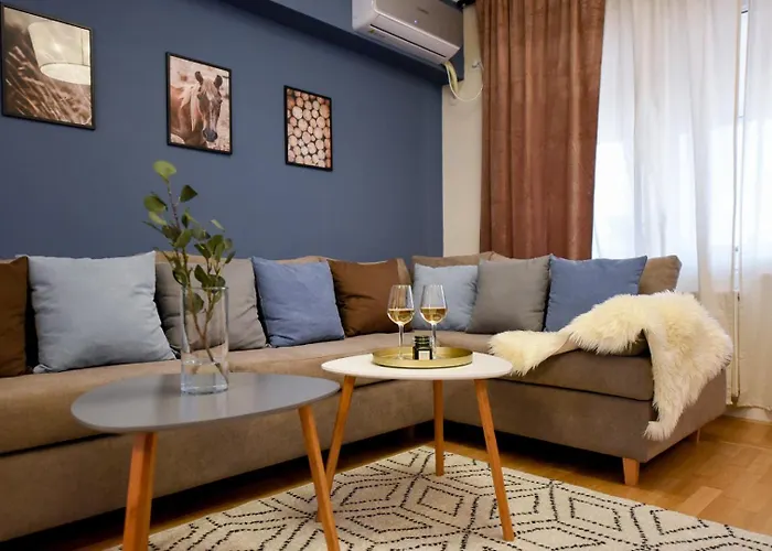 City Living At Its Best - Spacious 2 Bedroom Apartment On Calea Victoriei Bucureşti