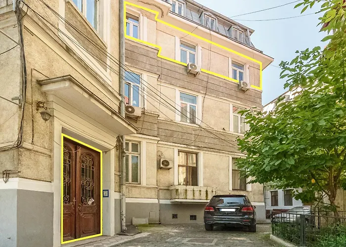 Spacious 3-Bedroom Apartment In Central Bucureşti