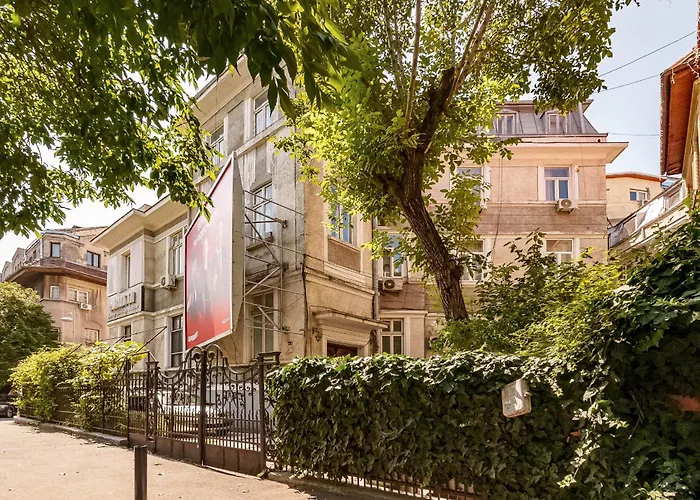 Spacious 3-Bedroom Apartment In Central Bucureşti