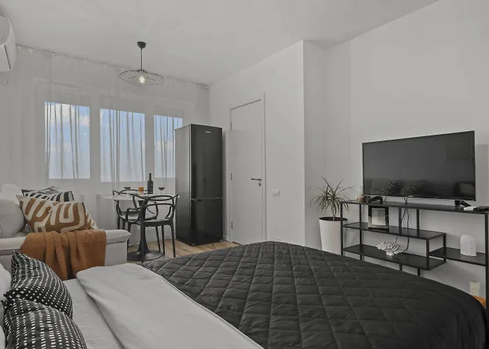 Urban View Studio - Free Parking - Metro Station - Self Check-In - Shops Bucureşti