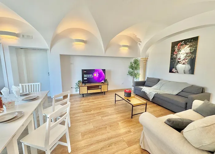 Victoriei Two Bedroom Apartment Bucureşti