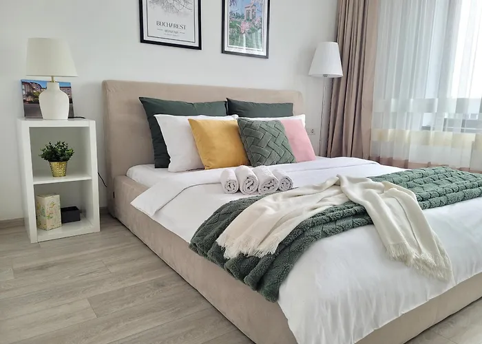Stylish City Escape, Fireplace, Sunset Views Bucureşti
