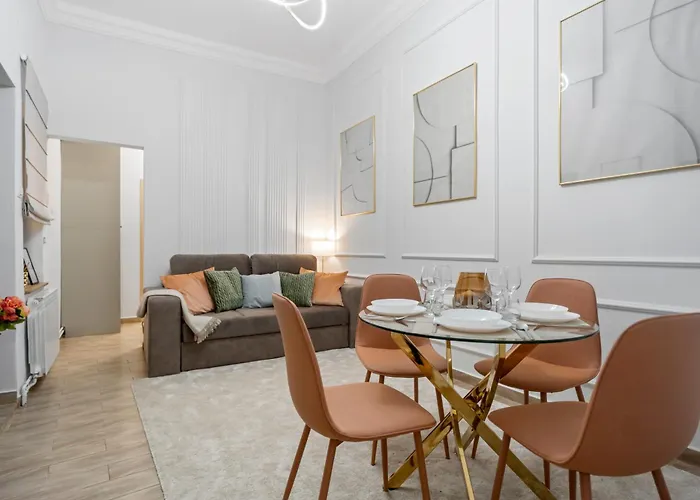 Central Luxury Apartments With Private Garden & Parking Bucureşti