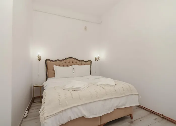 Spacious 3-Bedroom Apartment In Central Bucureşti