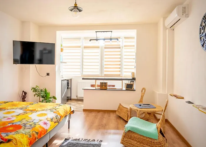 2 Vis-A-Vis Studio - Gara De Nord Bucureşti