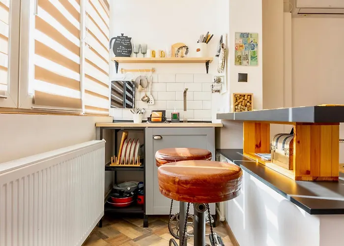 2 Vis-A-Vis Studio - Gara De Nord Bucureşti