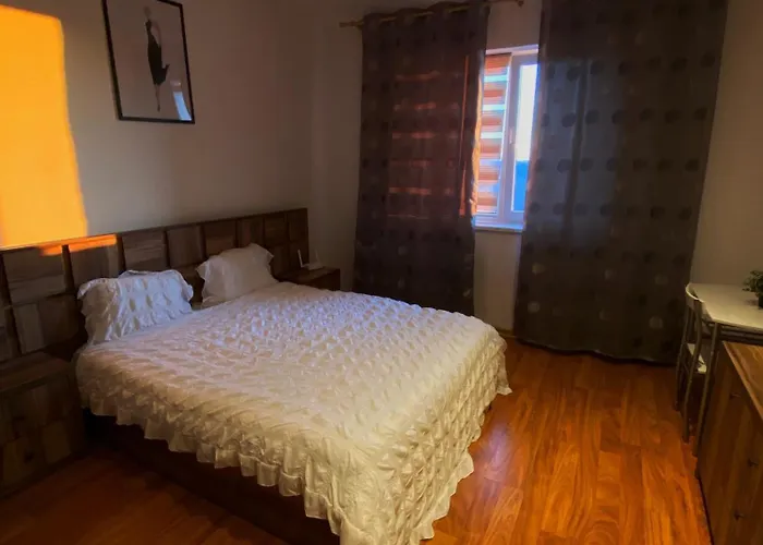 Premier Flat With Parking Apartment Bucureşti