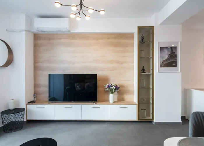 Central Apartment Near Old Town Bucureşti