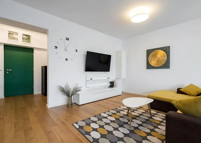 Sky View - Golden Horizon Apartment Bucureşti