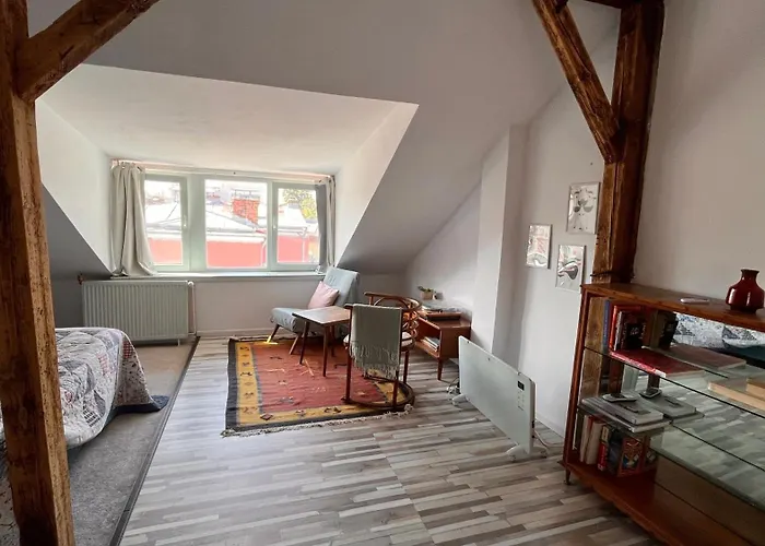BC14 Cosy sunlit studio Bucureşti