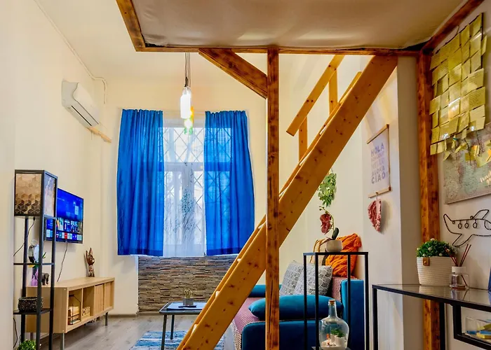 Vis-A-Vis Studio - Gara De Nord Bucureşti