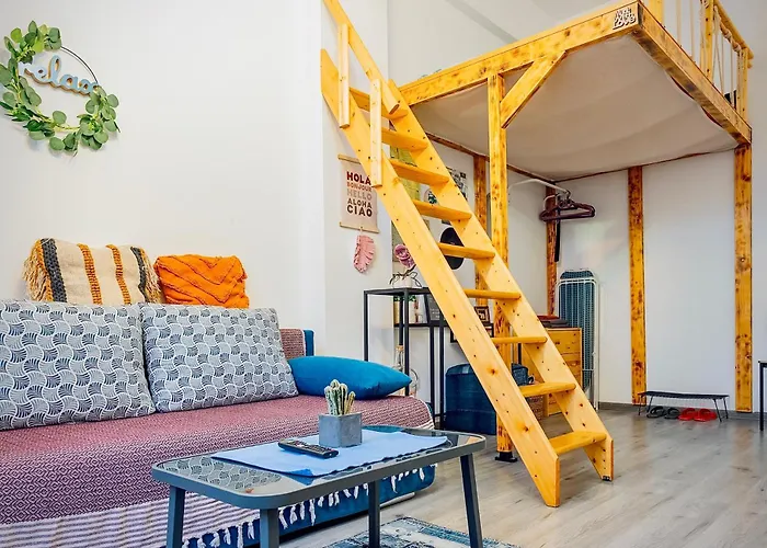 Vis-A-Vis Studio - Gara De Nord Bucureşti