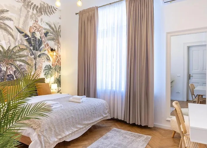 Stylish City House With Yard 4 Pers Bucureşti