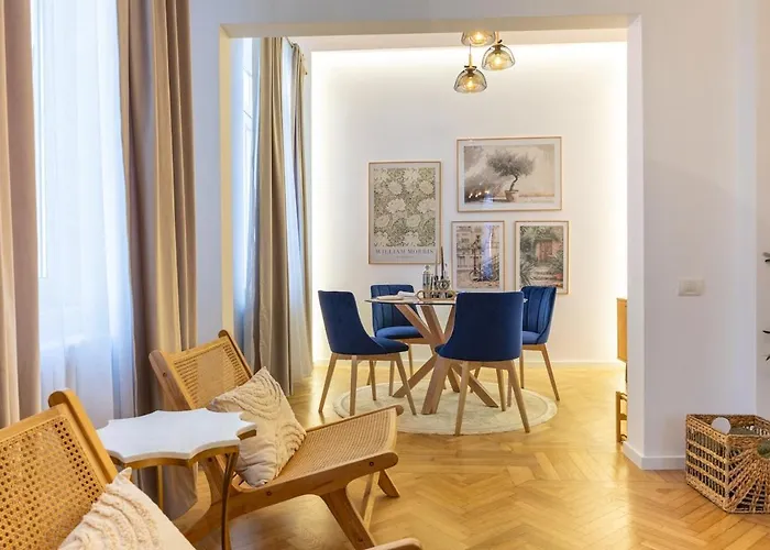 Stylish City House With Yard 4 Pers Bucureşti