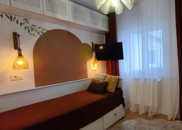Warm & Chic Designer Apartment In The South Bucureşti