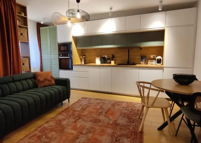 Warm & Chic Designer Apartment In The South Bucureşti