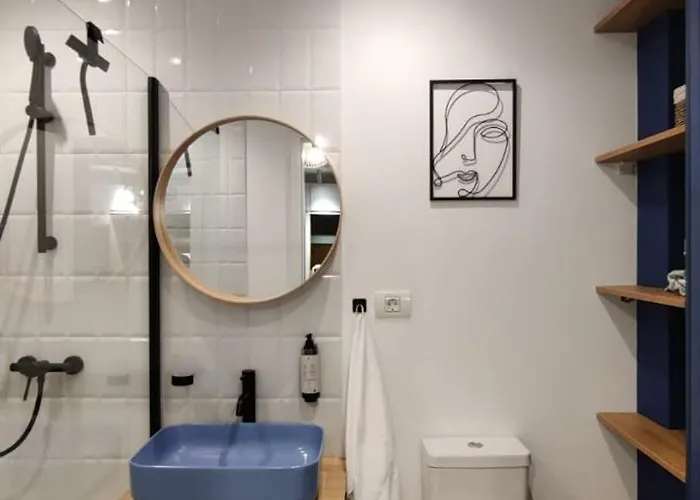 Warm & Chic Designer Apartment In The South Bucureşti