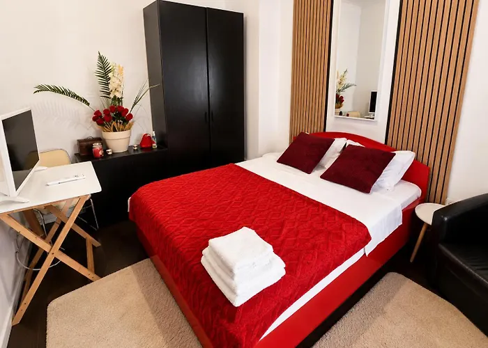 Tantra Studio 6 Queen Filipescu Bucureşti