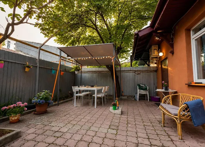Casa luminoasa cu gradina privata Apartment Bucureşti