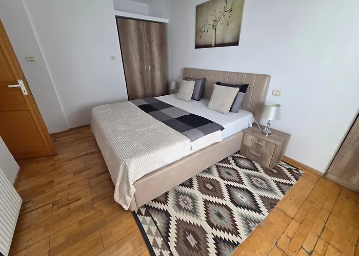 Black And White Apartments Bucureşti
