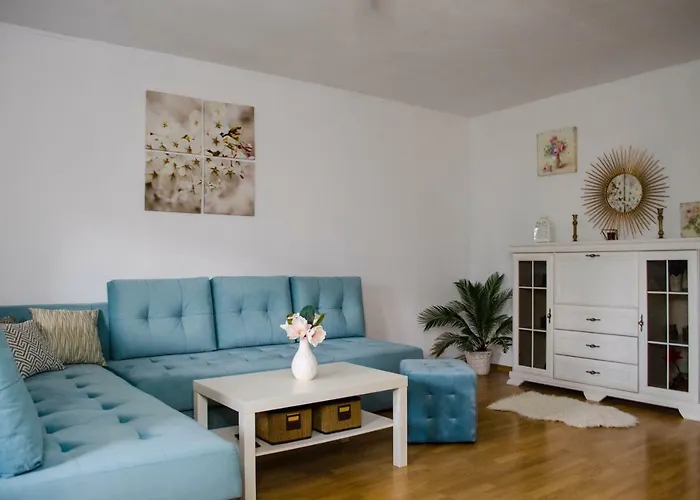 Collosal Apartment With Garden Bucureşti